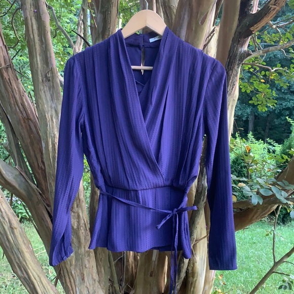 M.M. LAFLEUR The Twyla Top in Purple Light Foulard - Picture 3 of 14